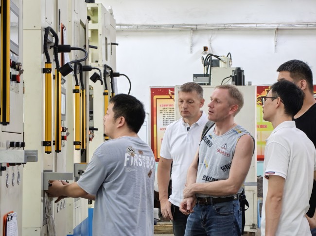 伺服粉末成型機-新材料、新技術(shù)、新工藝